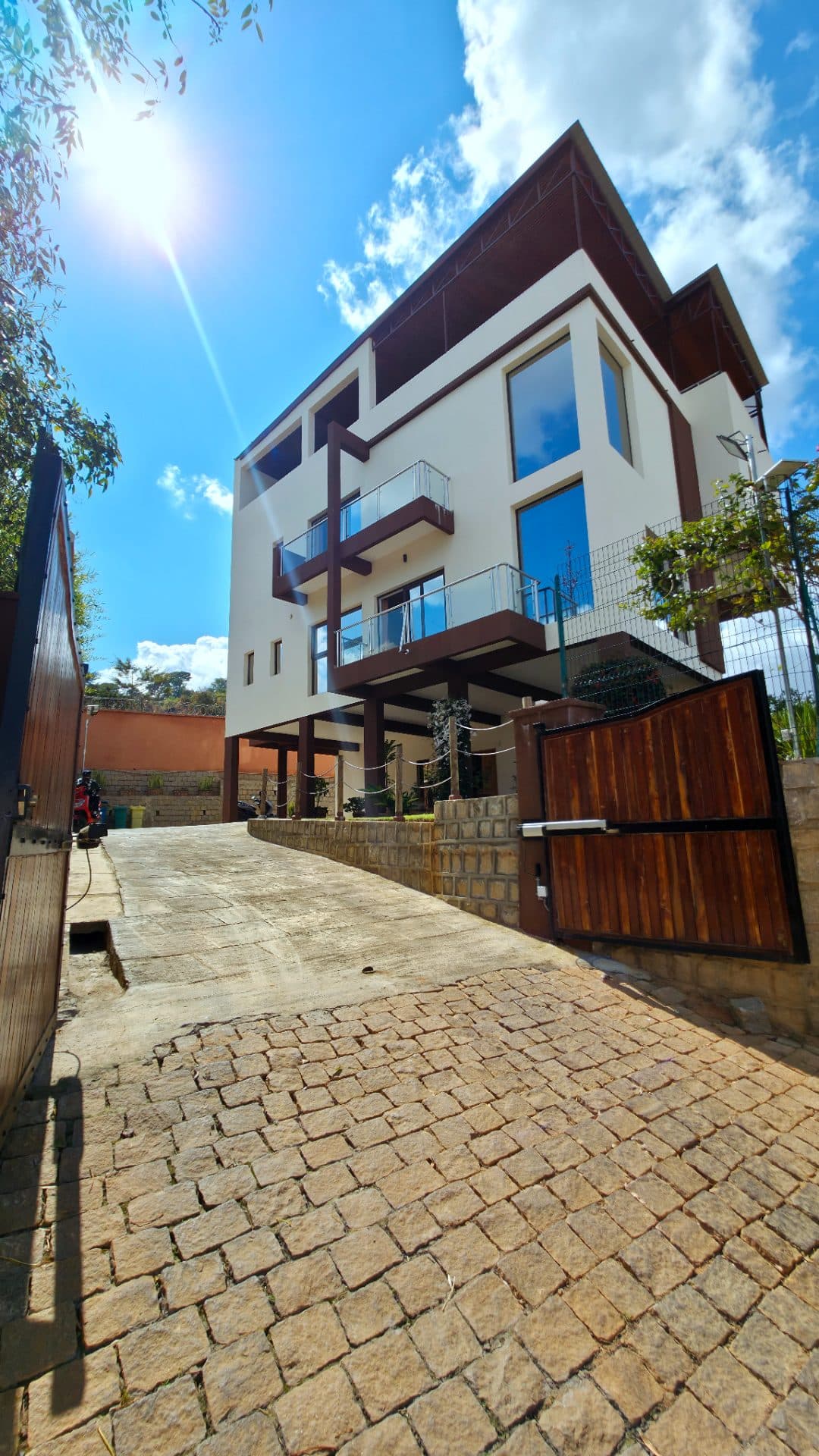À louer — Villa de luxe à Ambohimangakely