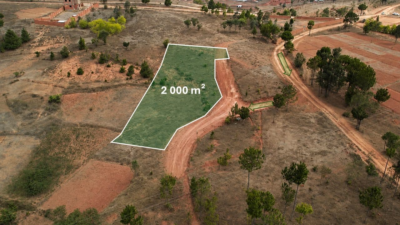 Terrain de 2 000 m² à vendre à Imerintsiatosika – Beronono